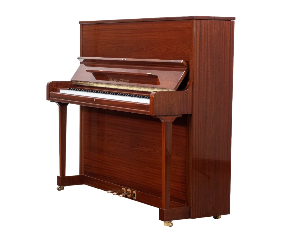Piano vertical marrom, ideal para reforma de pianos acústicos.