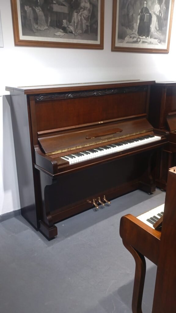 piano essenfelder 139 usado